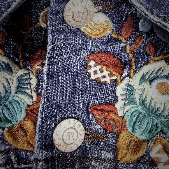 OILILY Women's Vintage Embroidered Denim Jacket - Picture 5 of 15